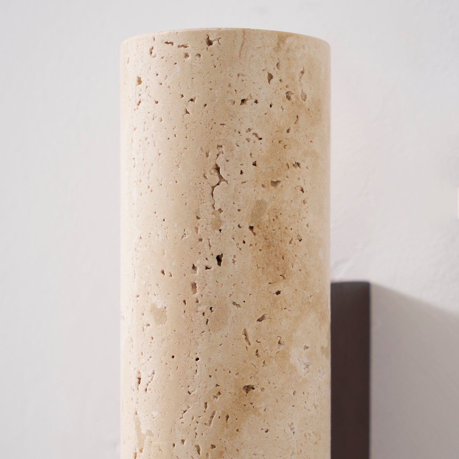 Solis Column Aplique