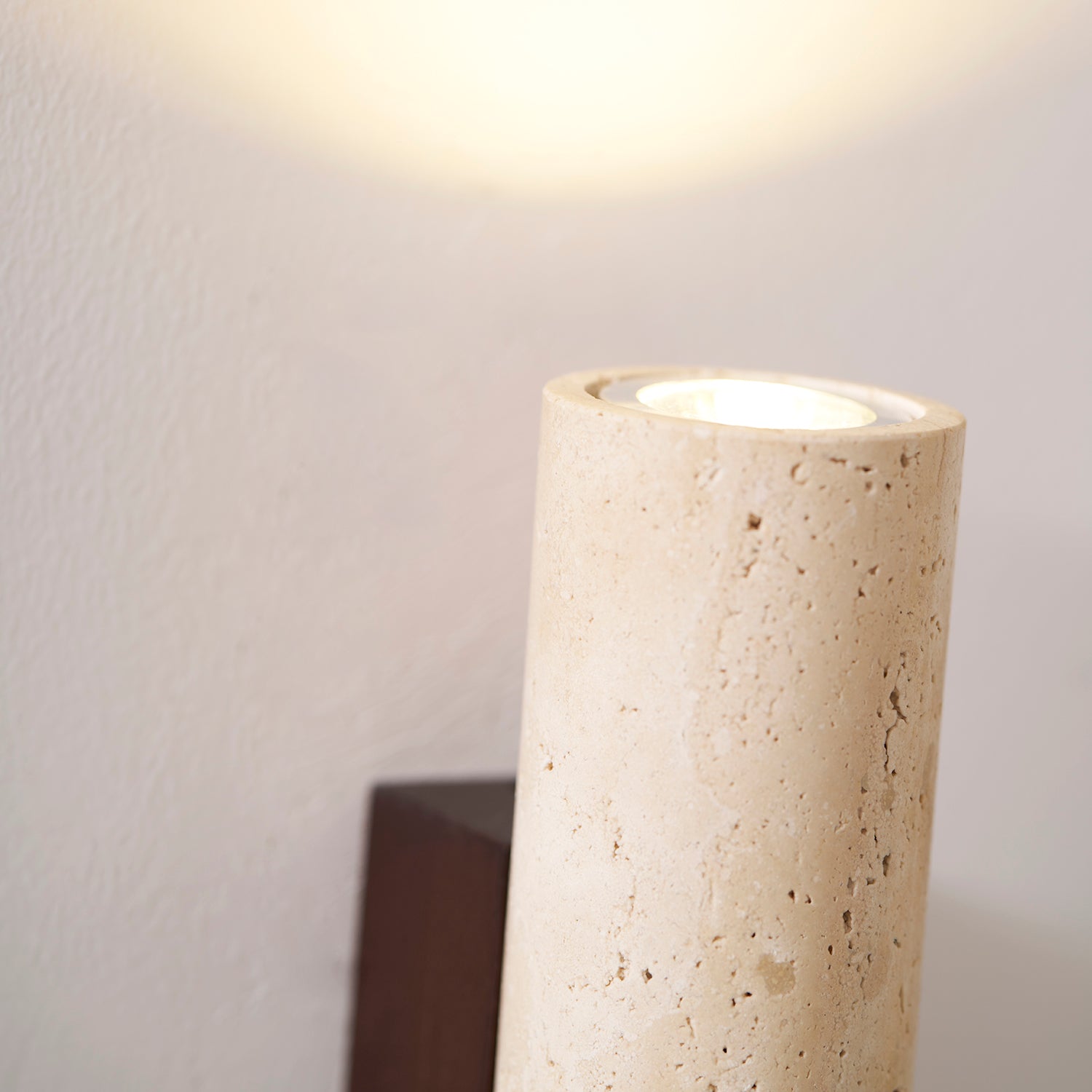 Solis Column Aplique