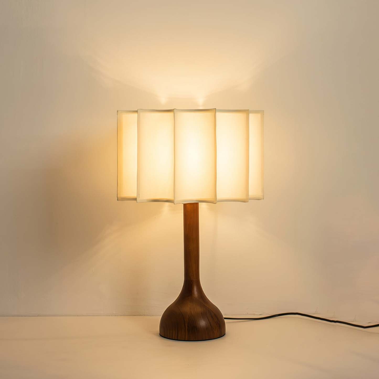 Madera Columna Pantalla Plisada Lámpara De Mesa | LASSOLA