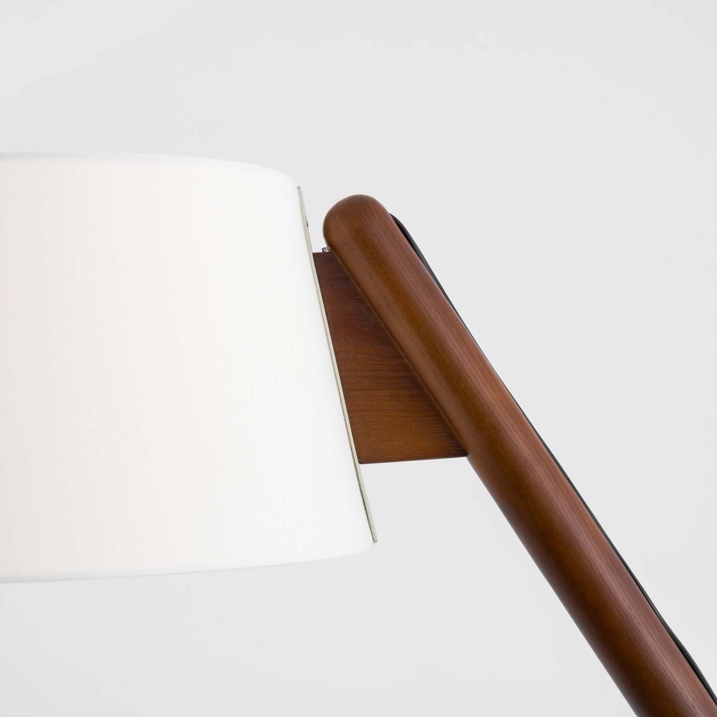 Hakka Lean Pivot Wood Fabric Floor Lamp