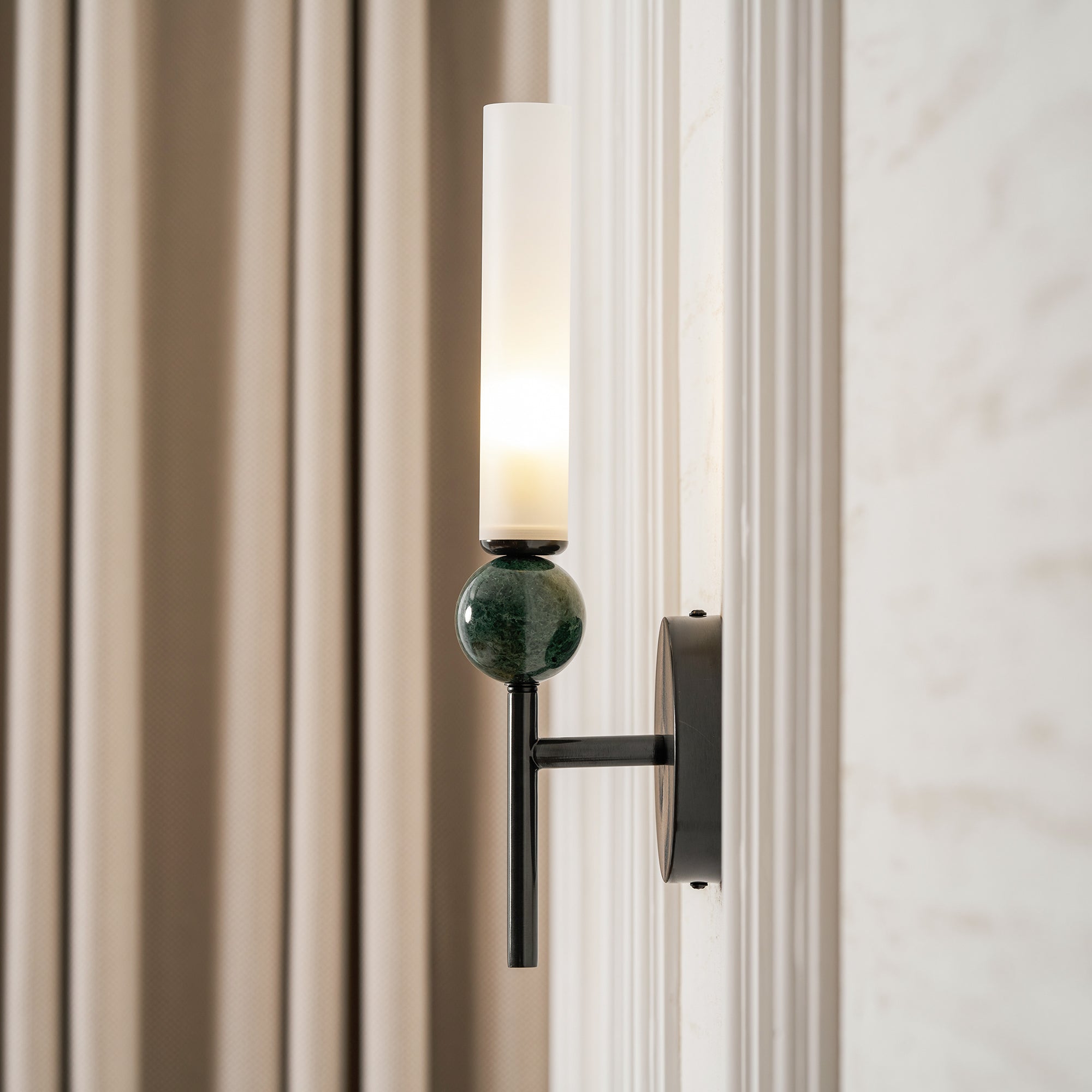 Marble Vertical Aplique