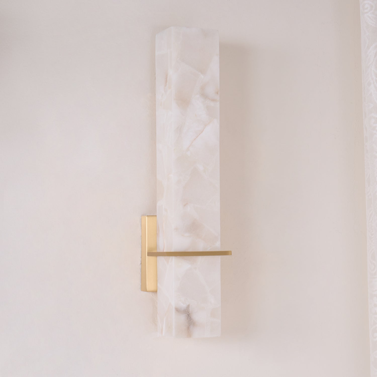 Milan Alabaster Aplique