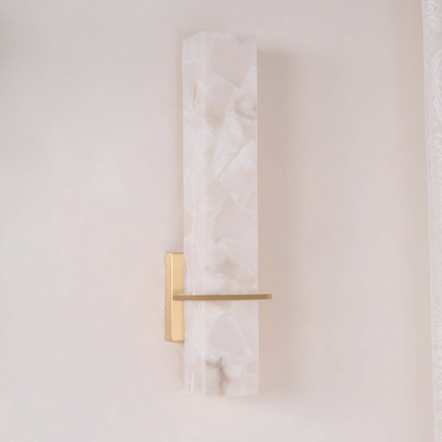 Milan Alabaster Aplique