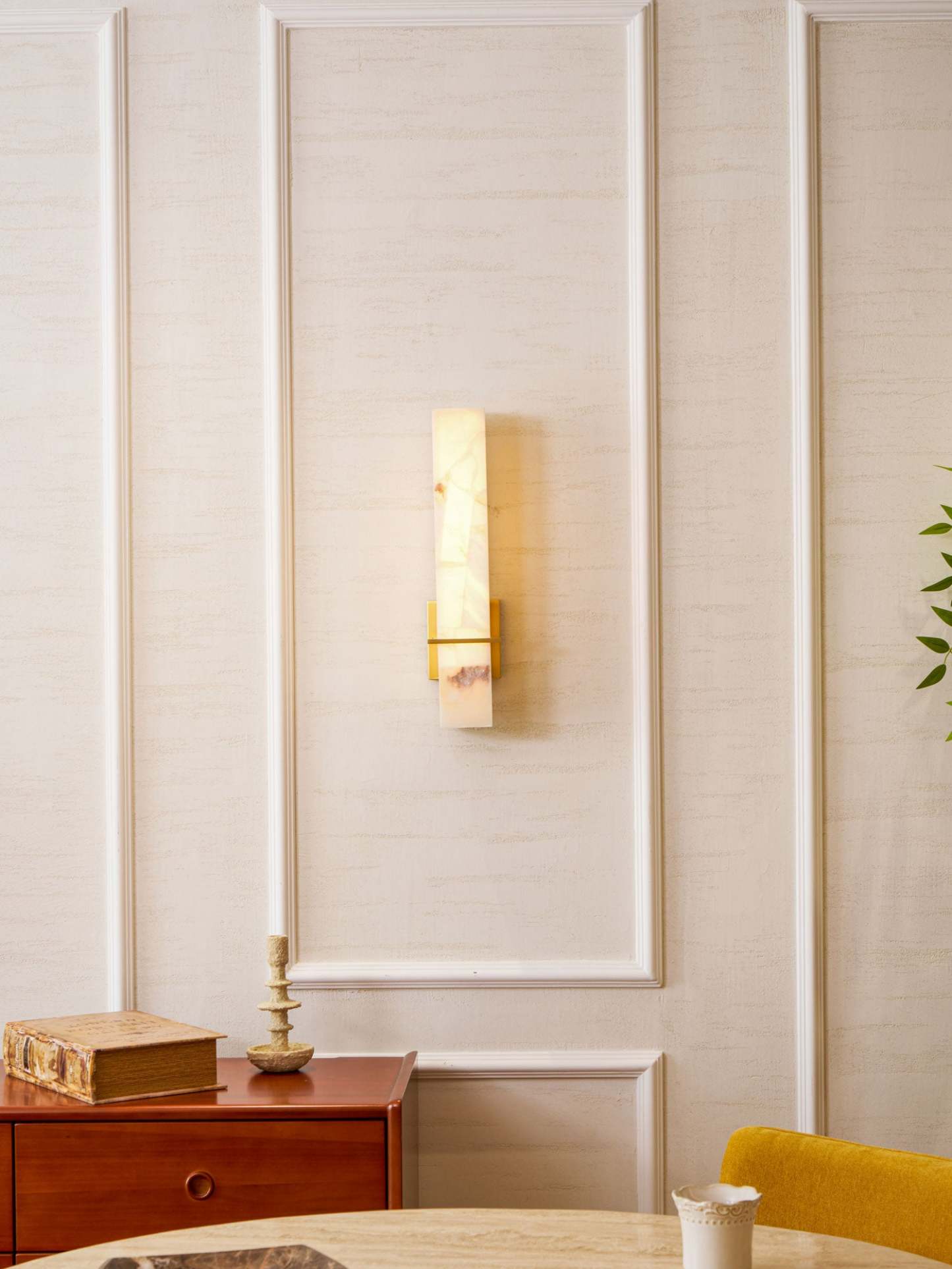 Milan Alabaster Aplique
