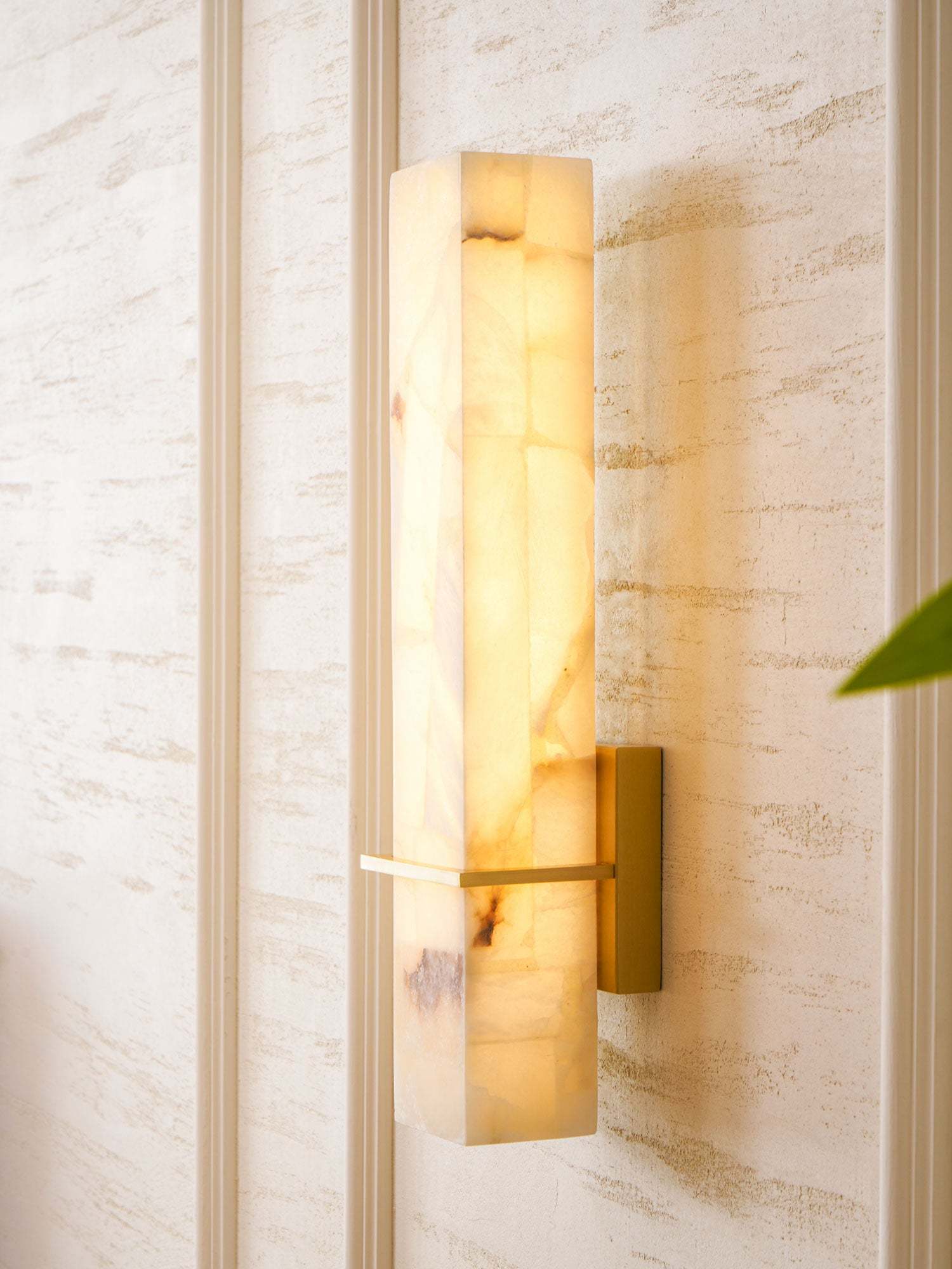 Milan Alabaster Aplique