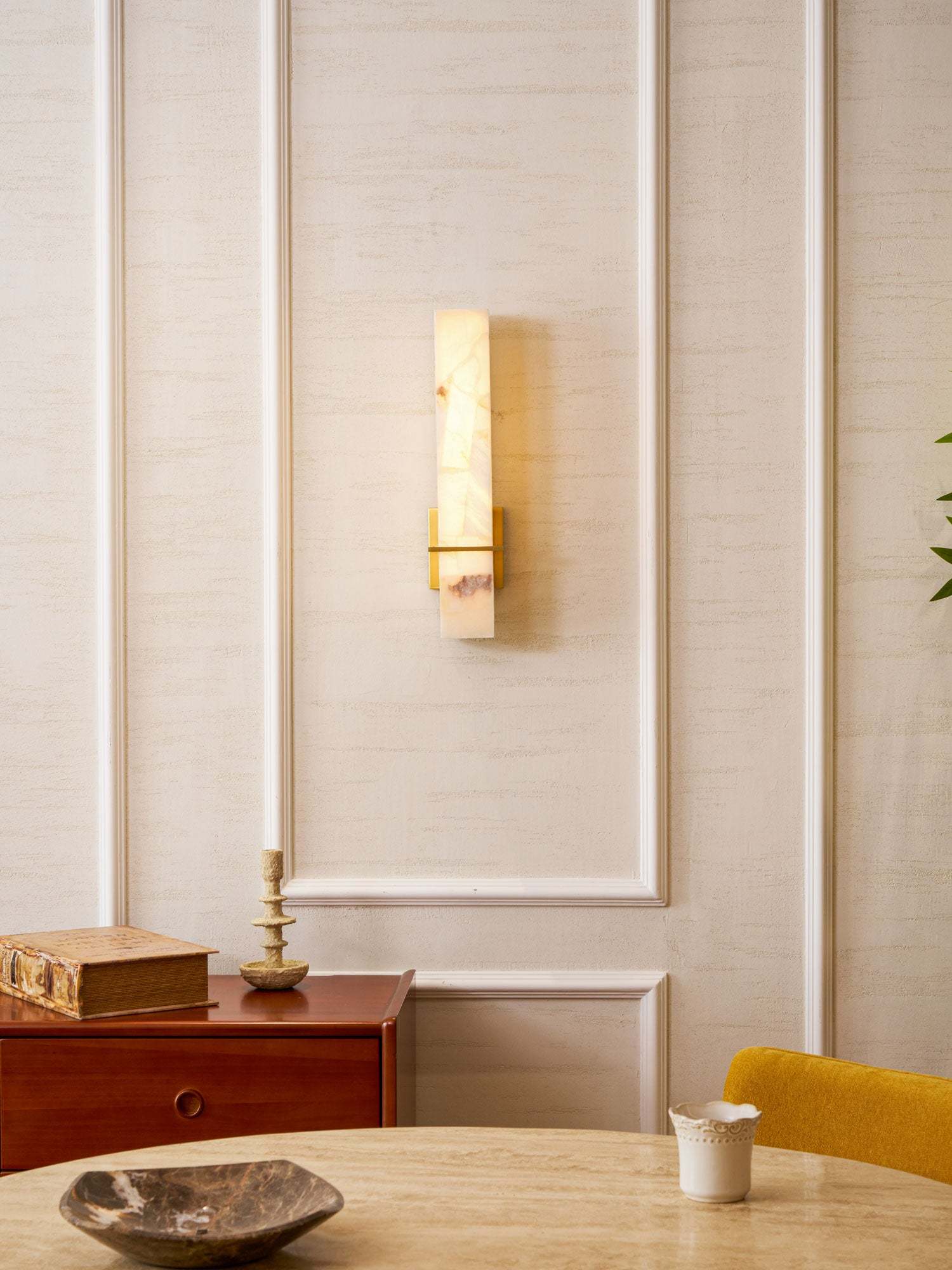 Milan Alabaster Aplique