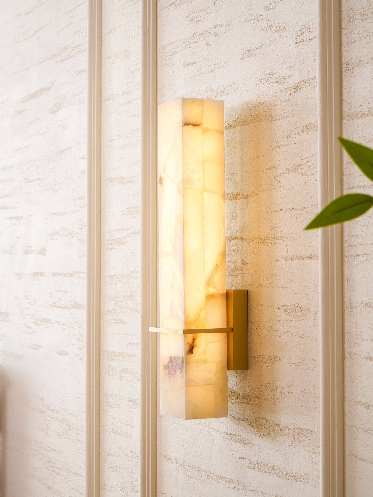 Milan Alabaster Aplique