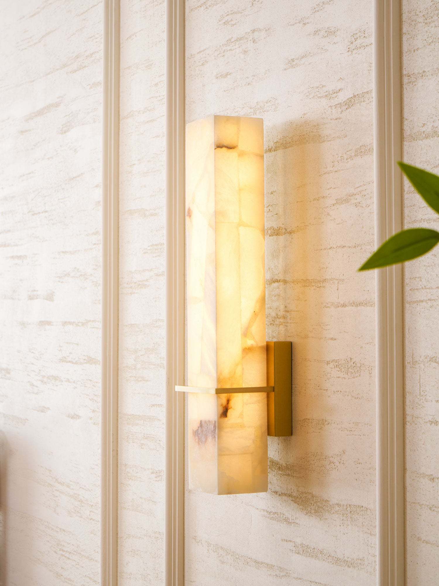 Milan Alabaster Aplique