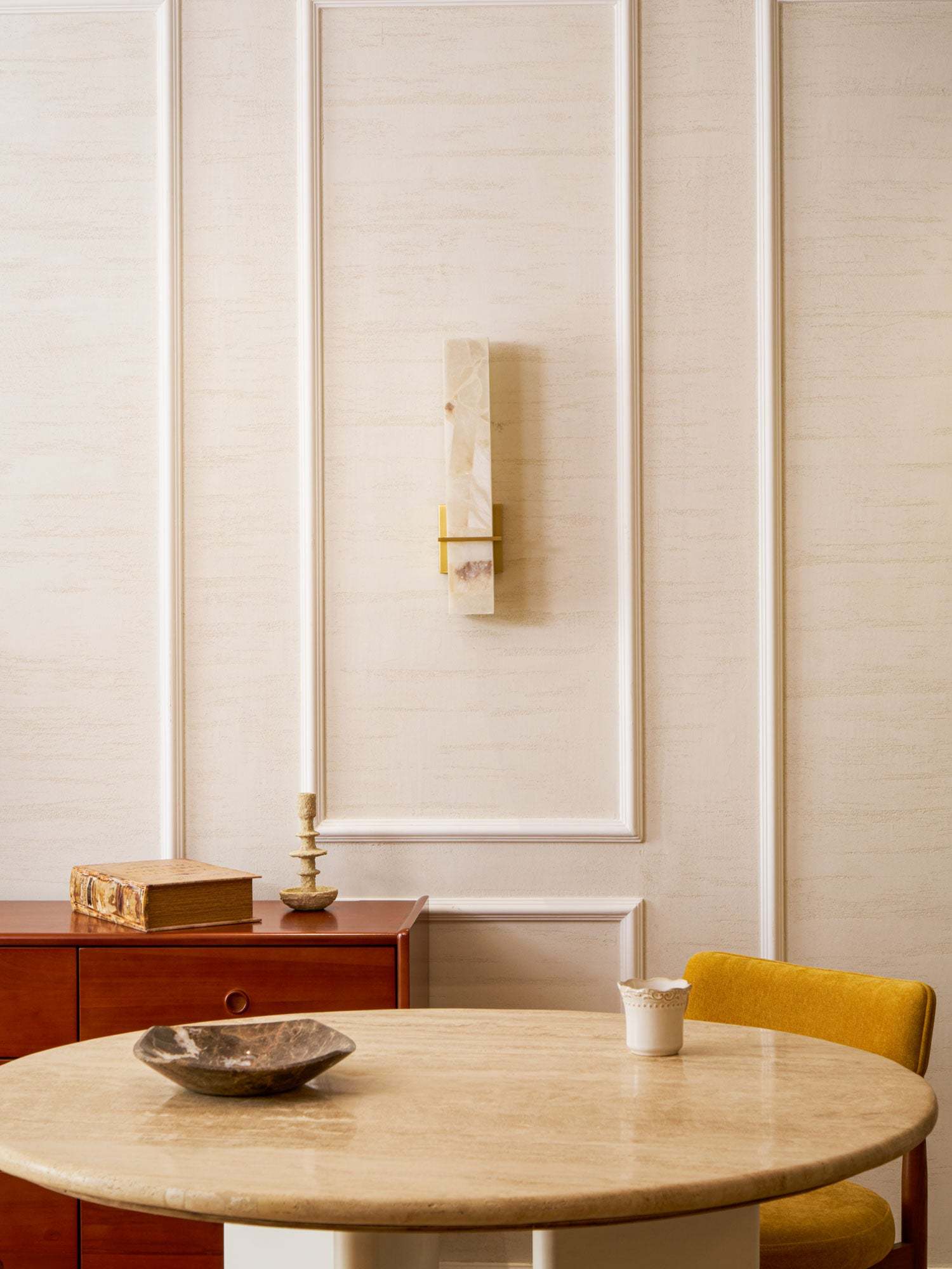 Milan Alabaster Aplique
