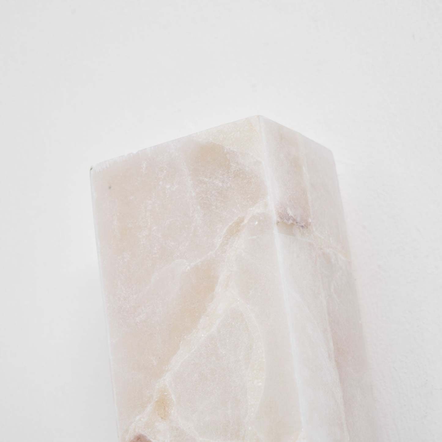 Milan Alabaster Aplique