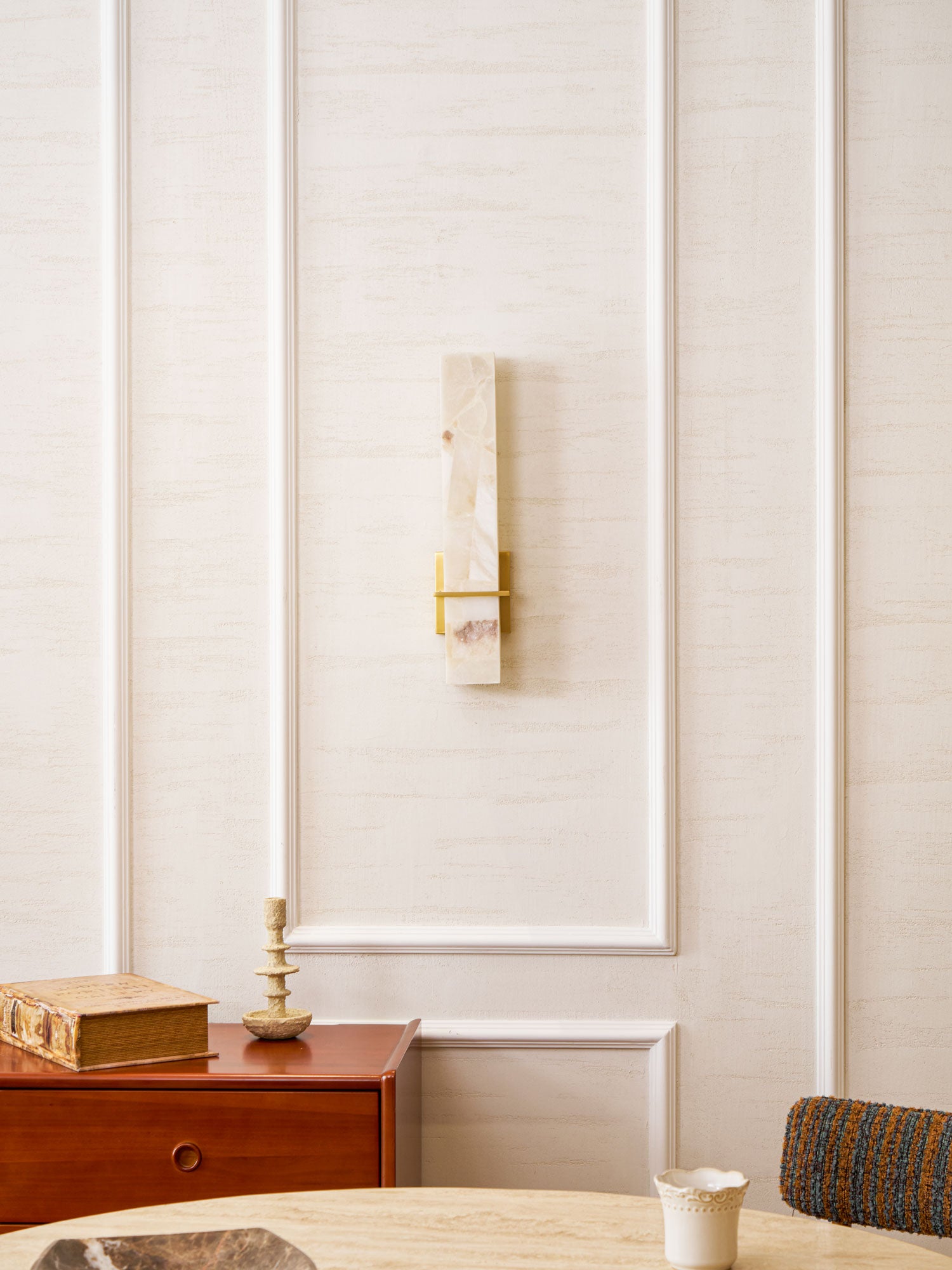 Milan Alabaster Aplique