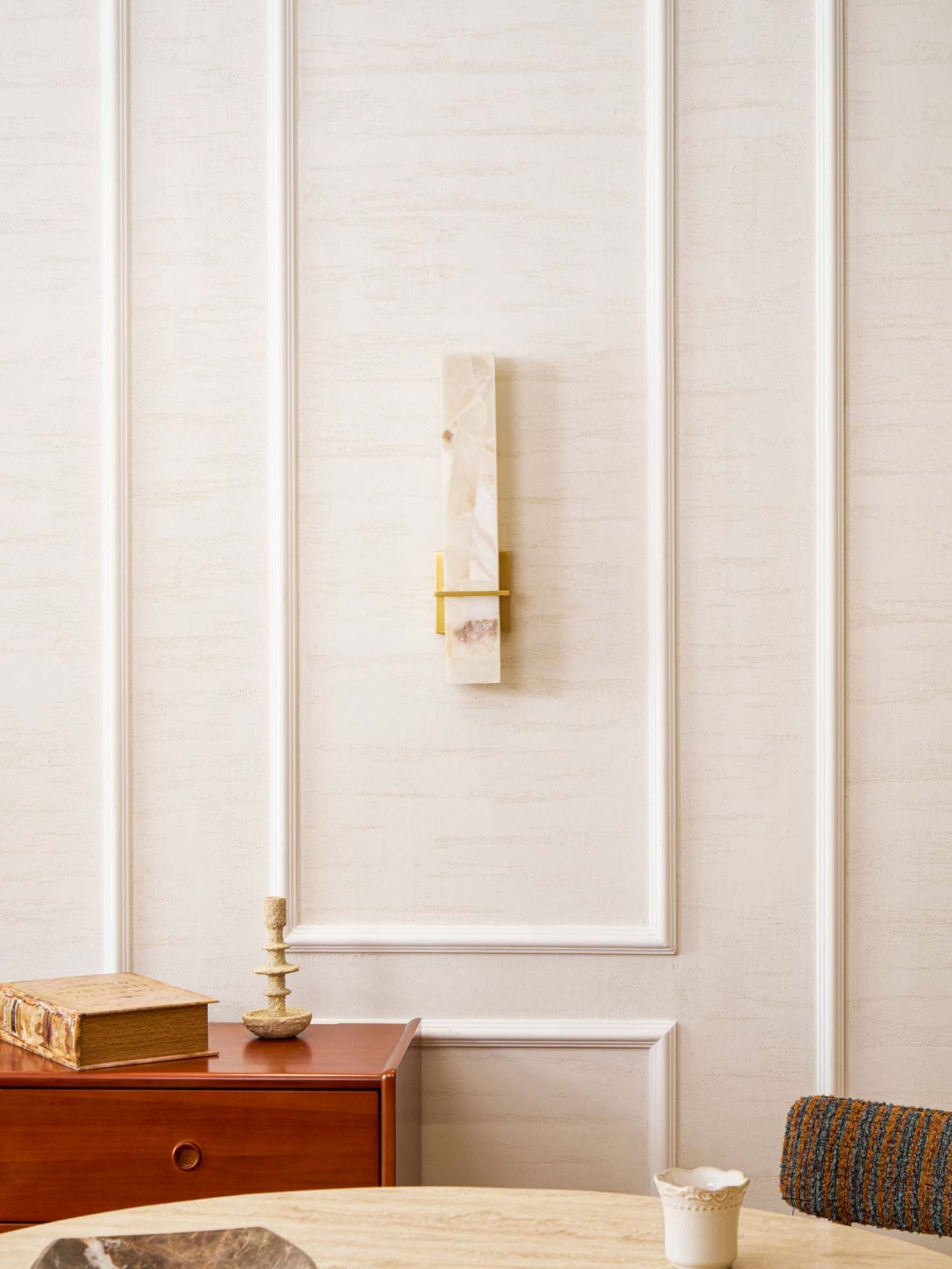 Milan Alabaster Aplique