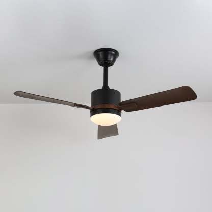 Ventilador Zeyra con luz mostrando su iluminación LED integrada