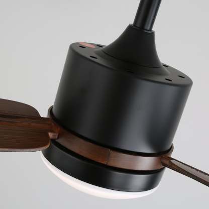 Foto de estilo de vida del Ventilador de Techo Moderno Zeyra de Madera con Luz realzando un espacio