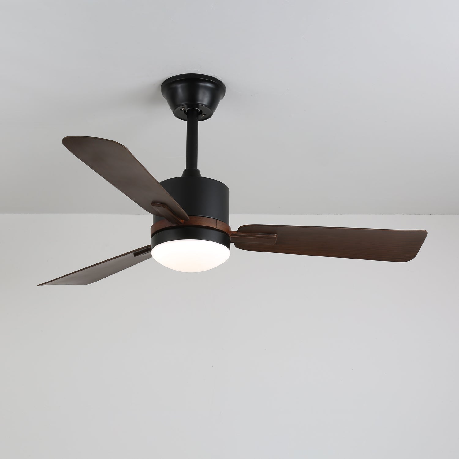 Ventilador de Techo Moderno Zeyra con Luz LED integrada y mando a distancia