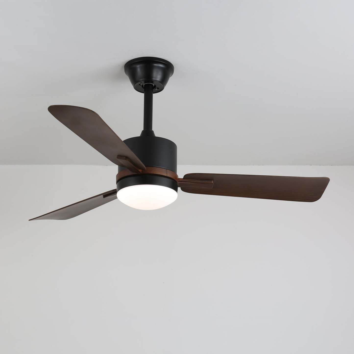 Ventilador de Techo Moderno Zeyra con Luz LED integrada y mando a distancia