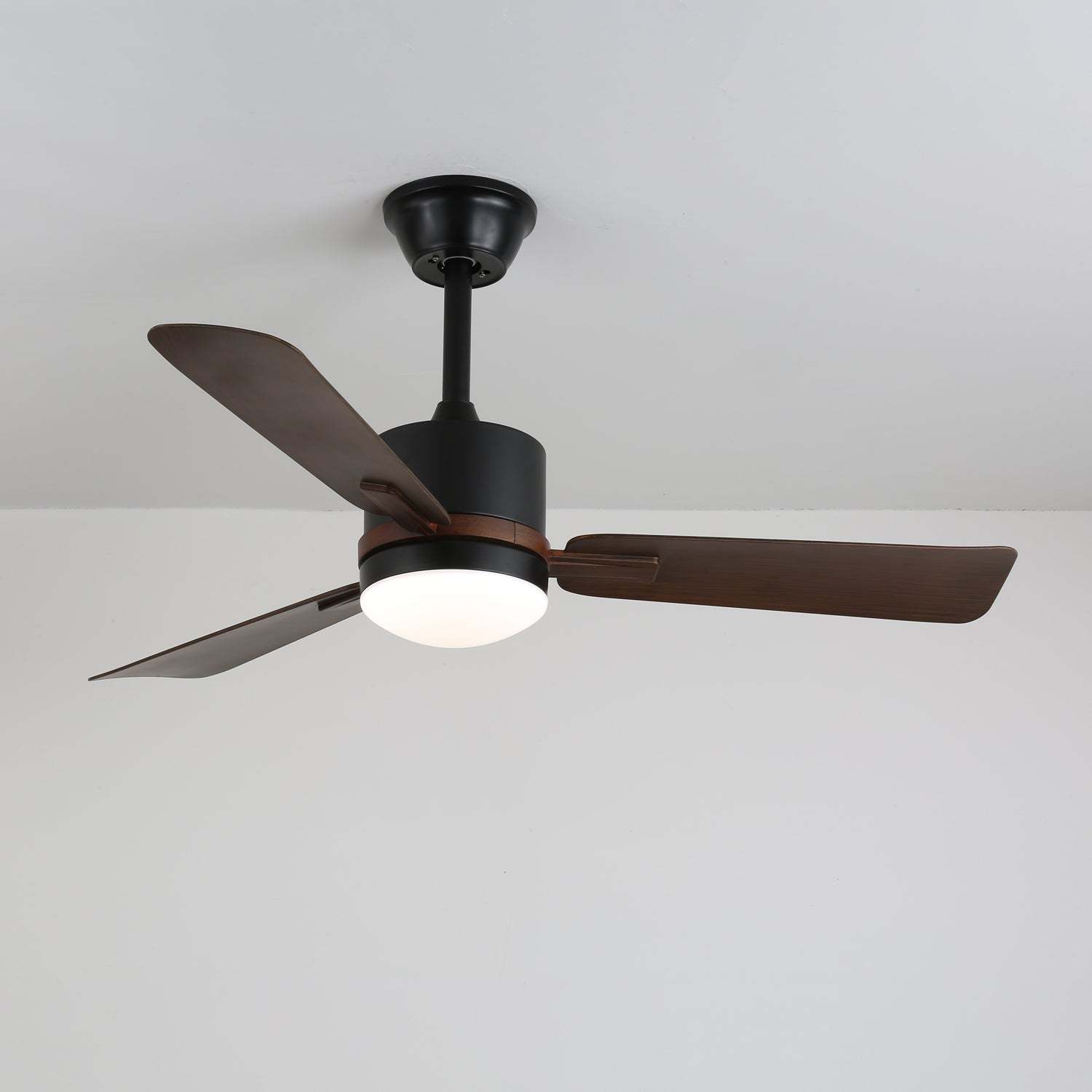 Ventilador de Techo Moderno Zeyra con Luz LED integrada y mando a distancia