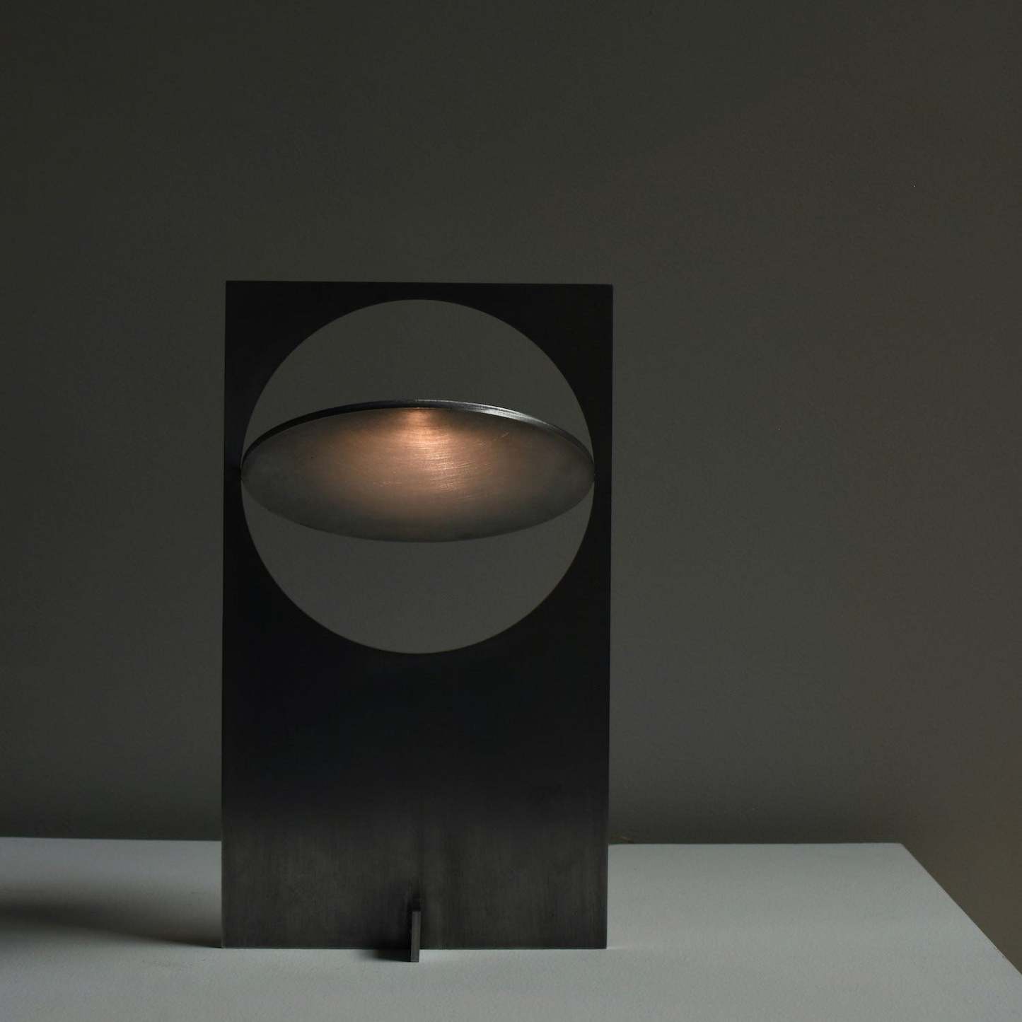 Axis Orbit Disc Table Lamp