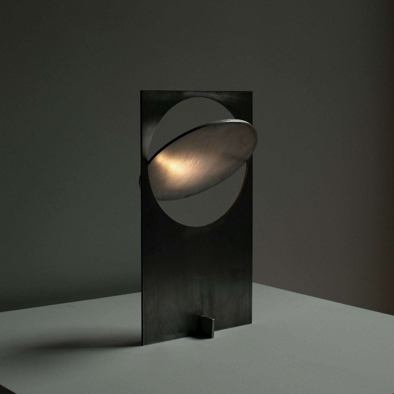 Axis Orbit Disc Table Lamp
