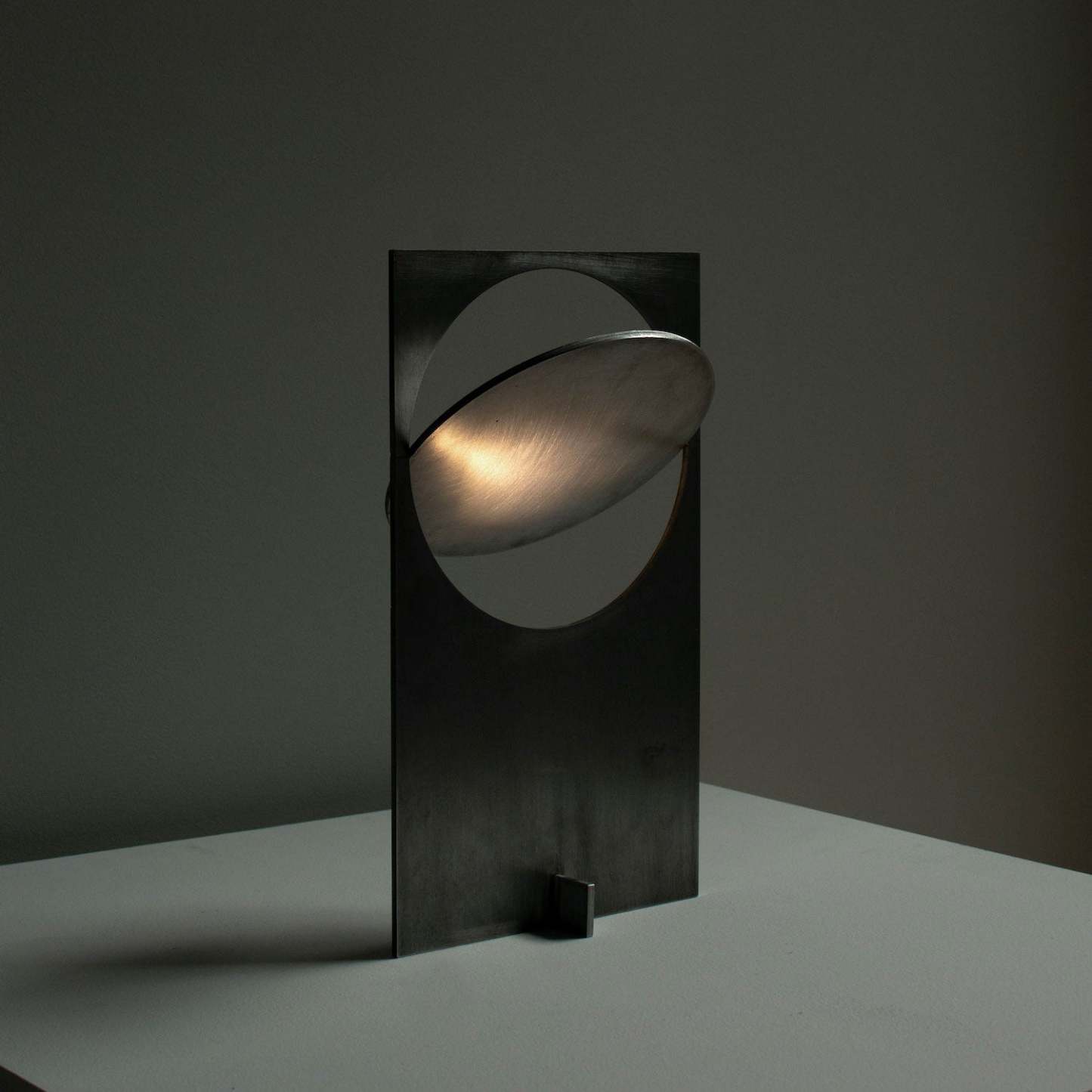 Axis Orbit Disc Table Lamp