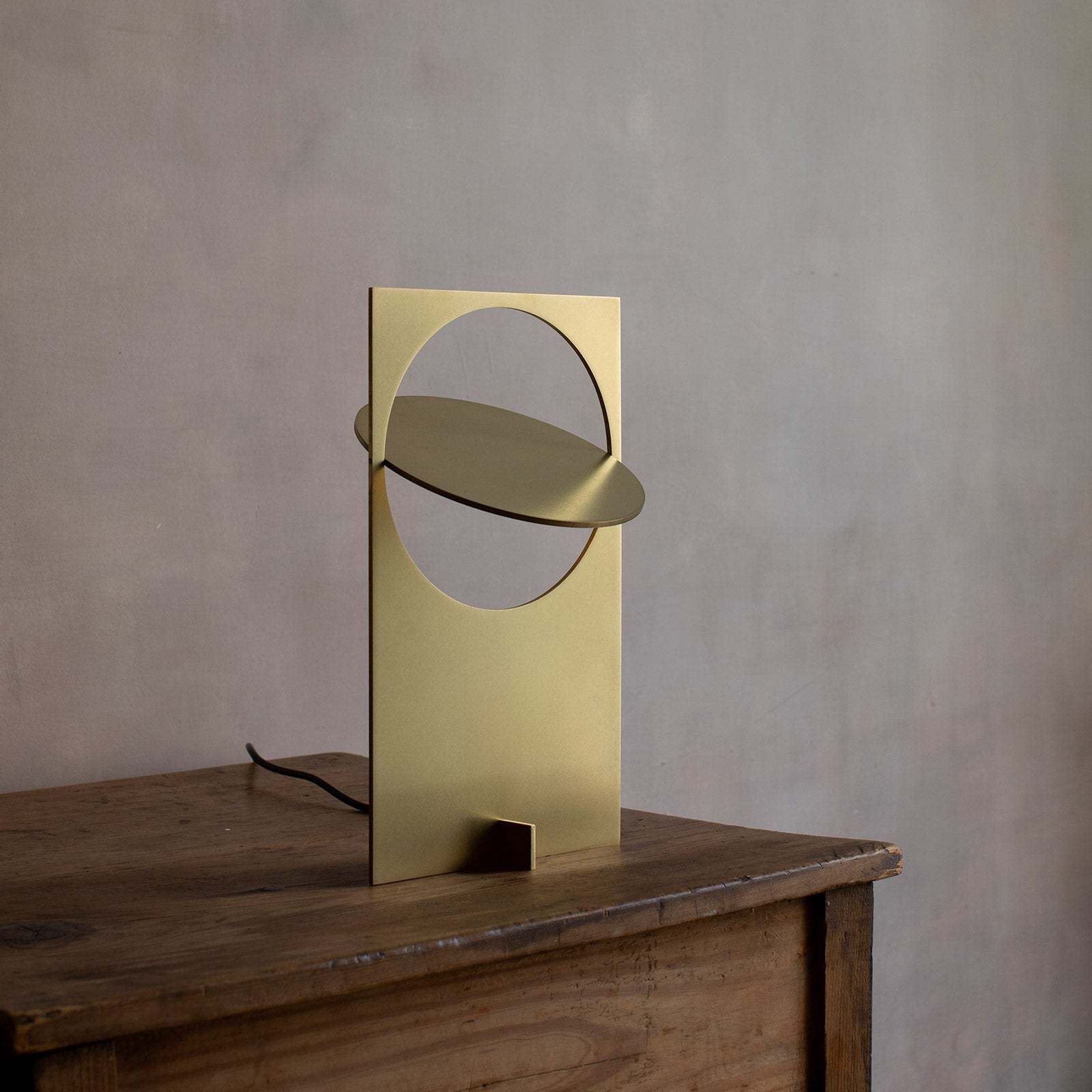 Axis Orbit Disc Table Lamp