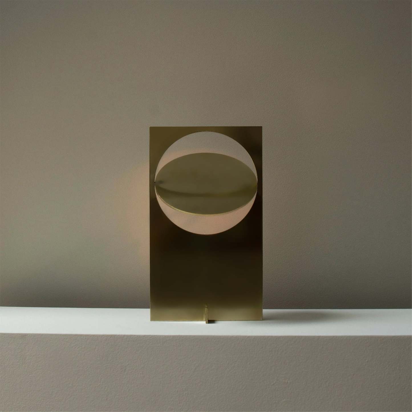 Axis Orbit Disc Table Lamp