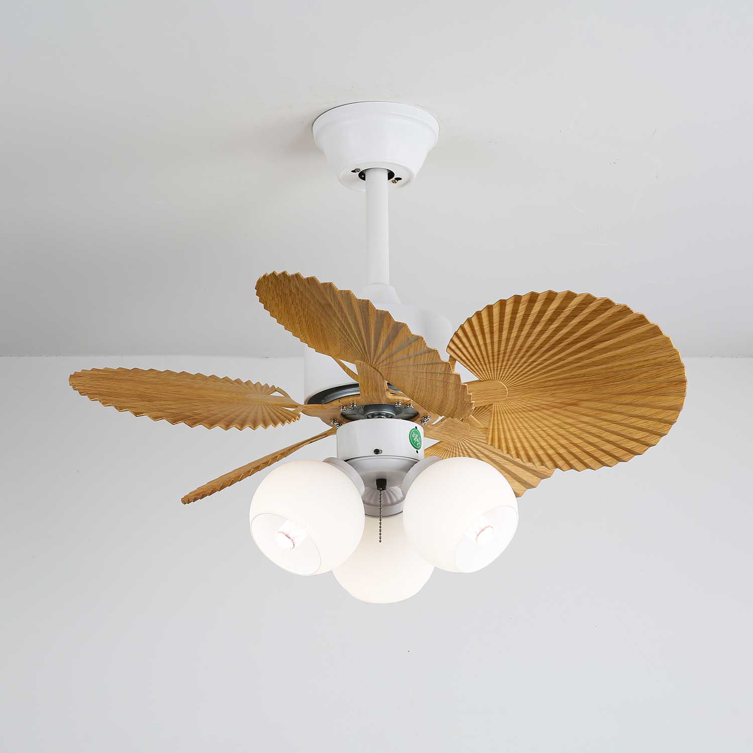 Ventilador de Techo con Luz Aurelia Vintage de Madera y Cristal en opción de acabado blanco