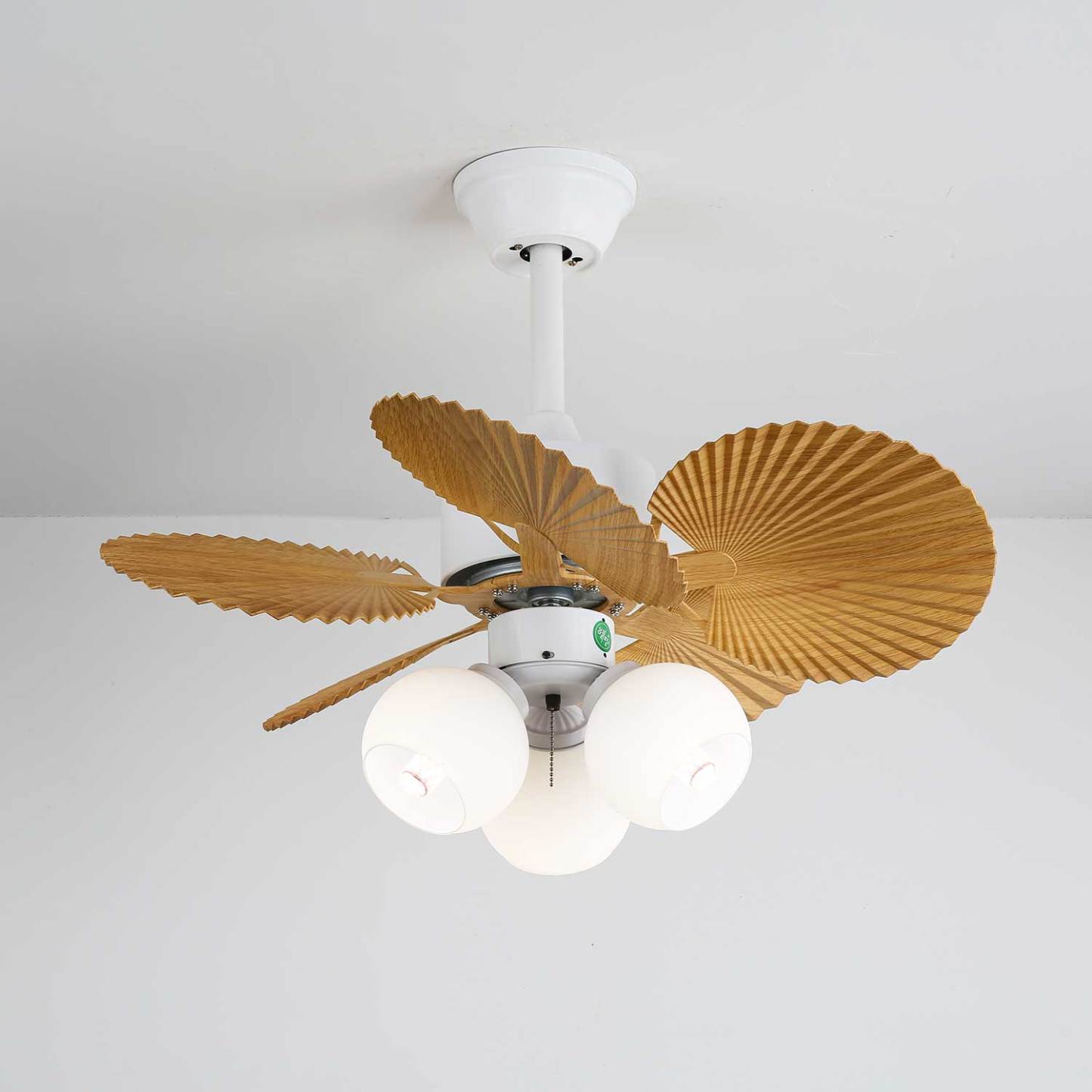 Ventilador de Techo con Luz Aurelia Vintage de Madera y Cristal en opción de acabado blanco