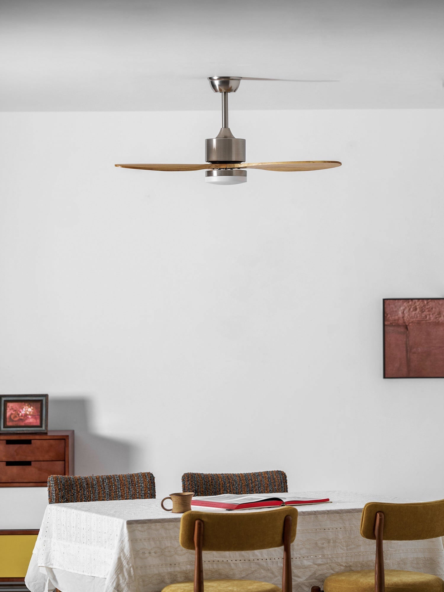 Ventilador de Techo con Luz HushGlow con mando a distancia para ventilador de 6 velocidades.