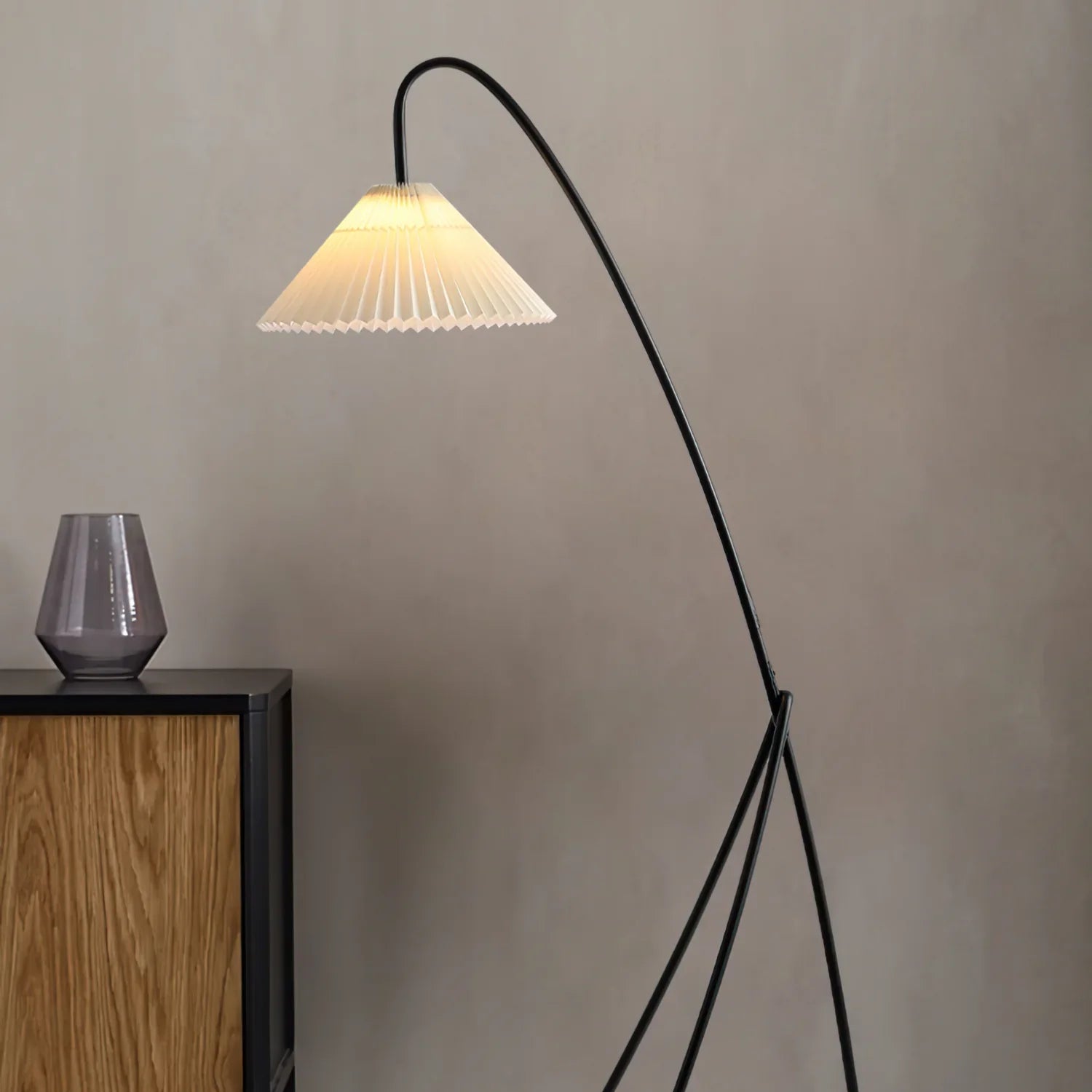 Hakka Minimalist Tripod Floor Lamp
