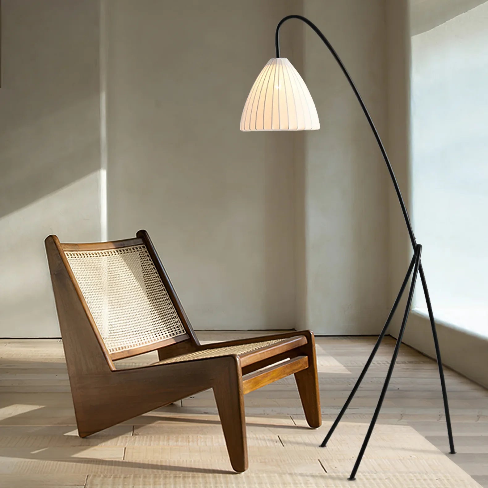 Hakka Minimalist Tripod Floor Lamp