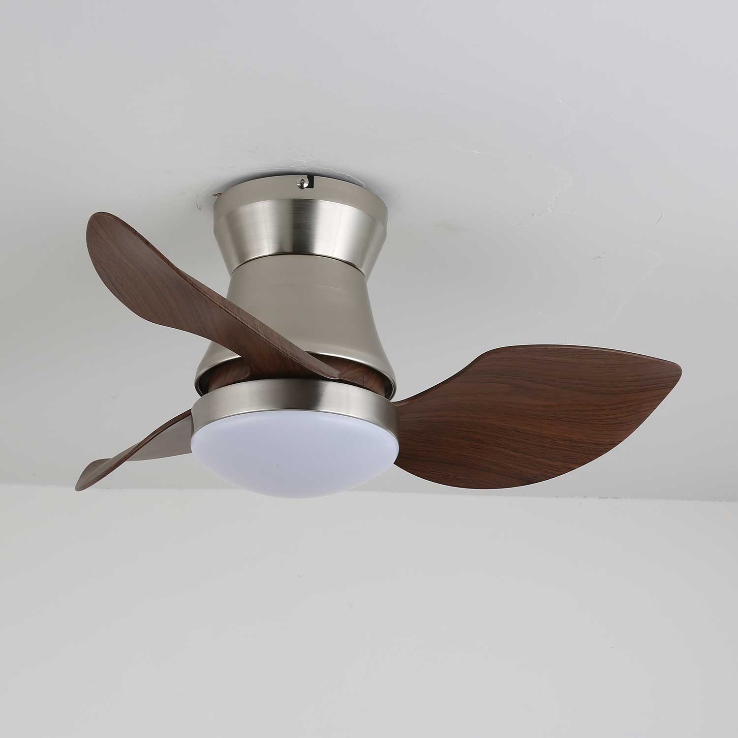 Perfil lateral del Ventilador de Techo Moderno Airlume de Madera con Luz.