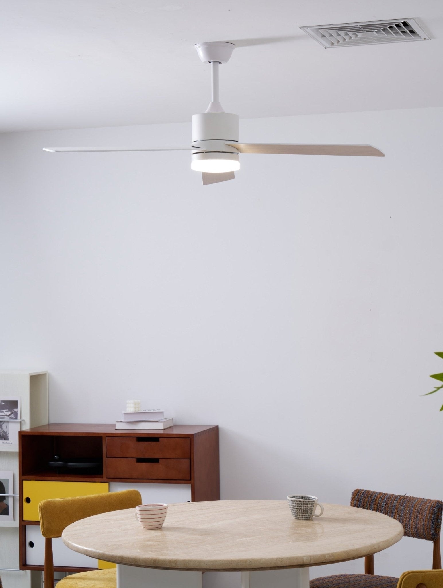 Primer plano del método de control del ventilador: mando a distancia.