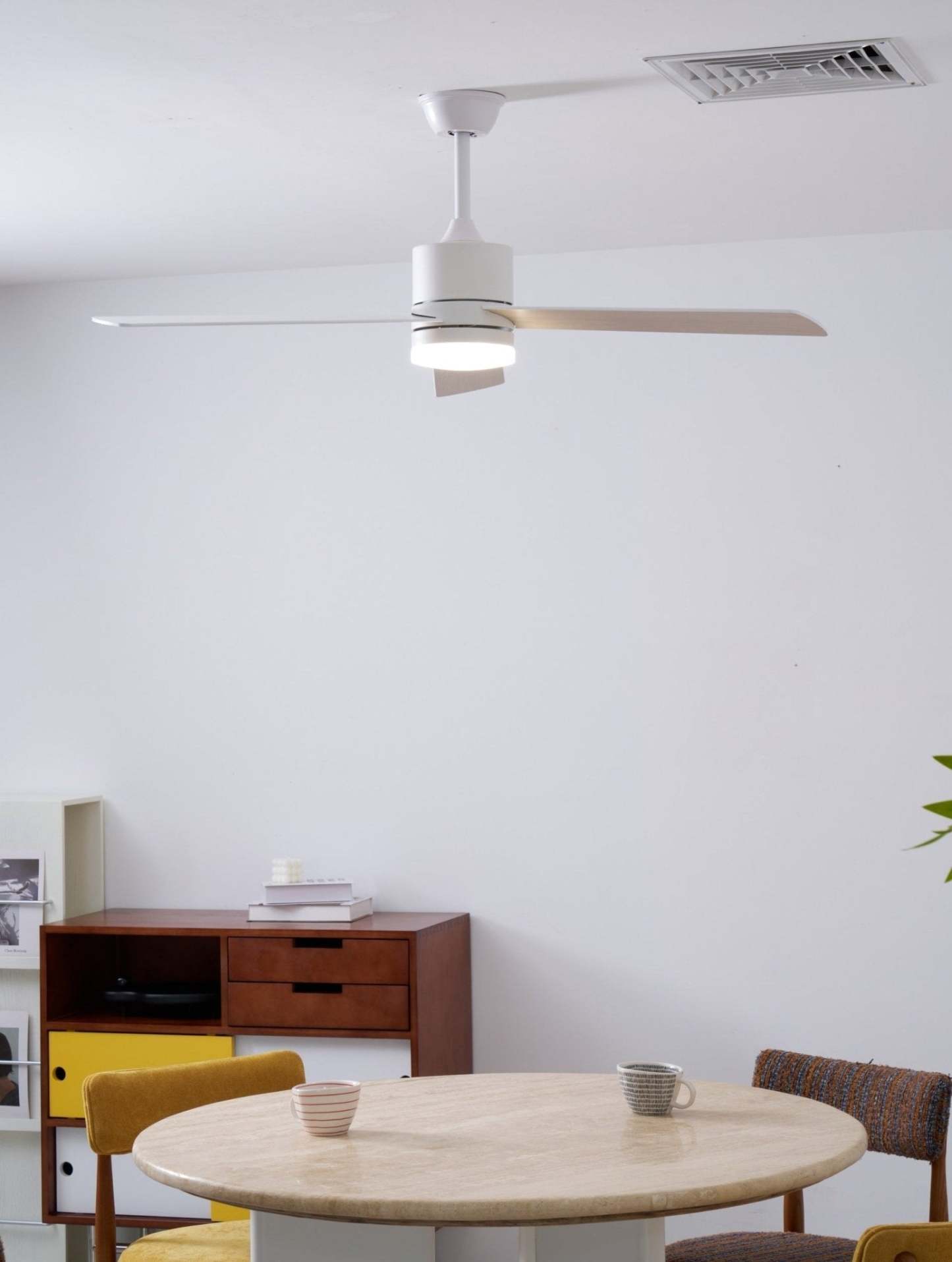 Primer plano del método de control del ventilador: mando a distancia.