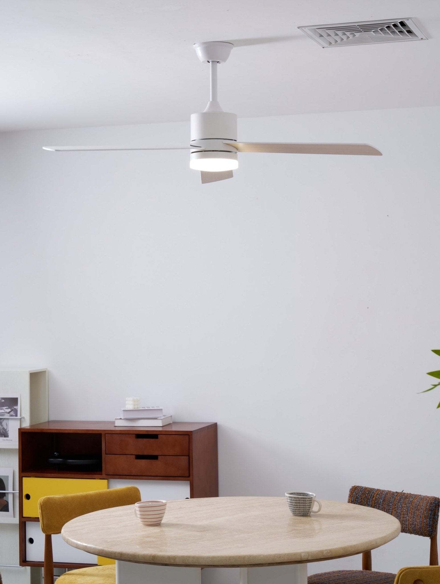 Primer plano del método de control del ventilador: mando a distancia.