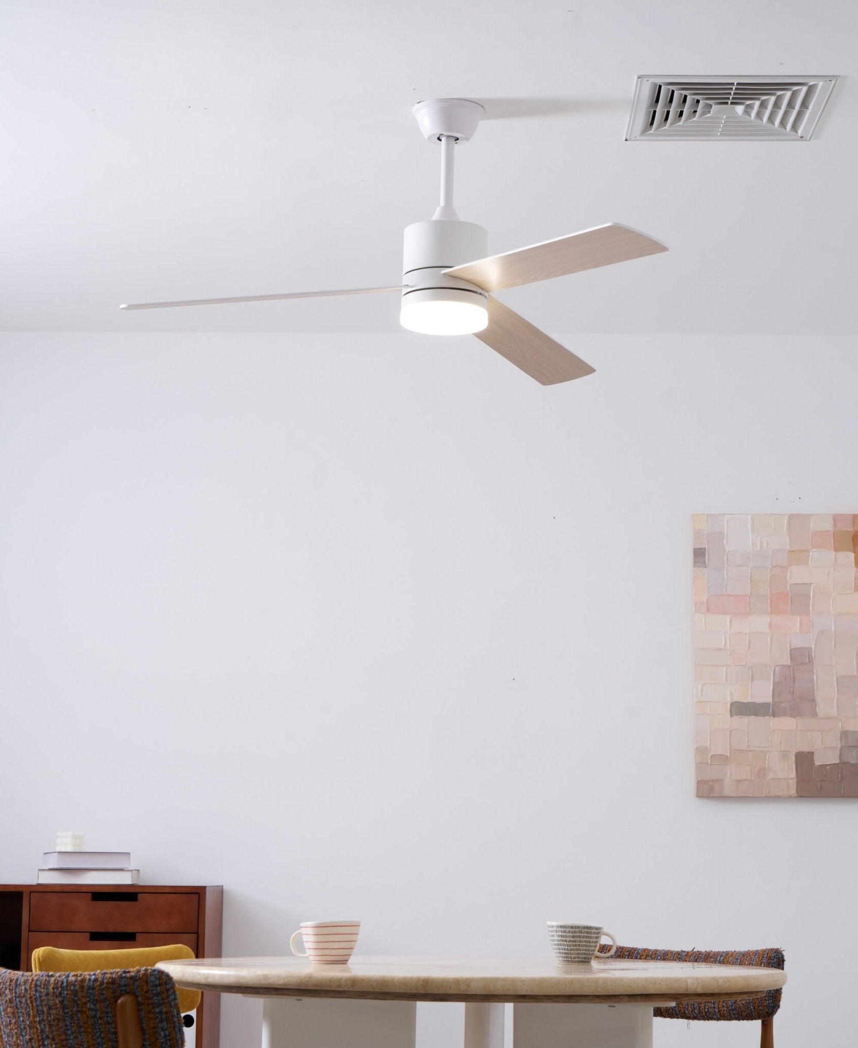 Lámpara Ventilador de Techo Lennox Drift instalada en un salón moderno.