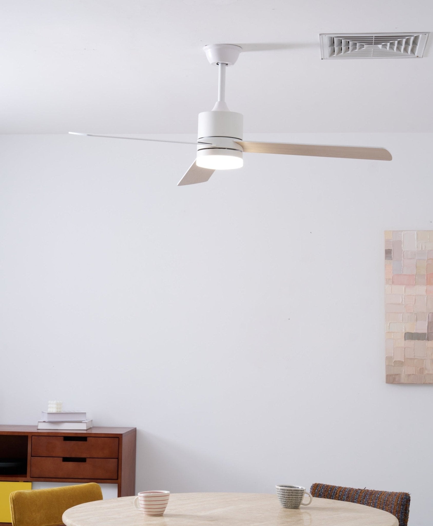 Aspas del ventilador Lennox Drift en movimiento, creando flujo de aire.