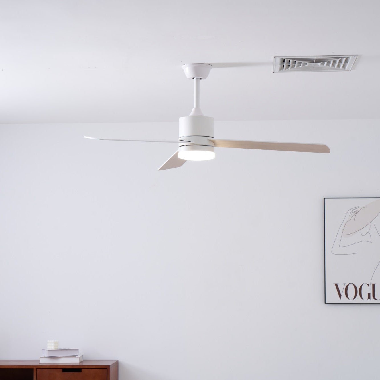 Ventilador Lennox Drift con la luz apagada, mostrando su estética como ventilador.