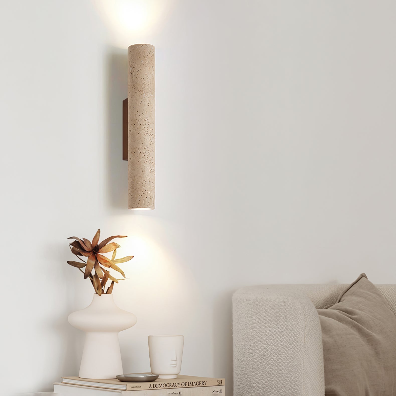 Solis Column Aplique