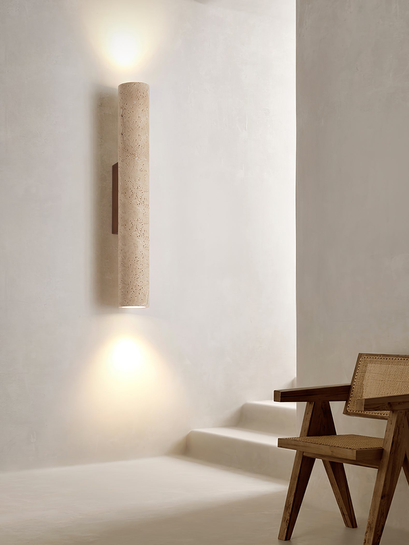 Solis Column Aplique