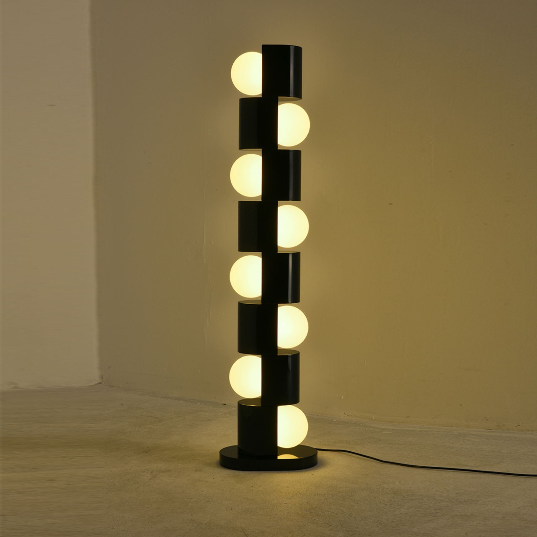 Retro Totem Gloss Red Floor Lamp