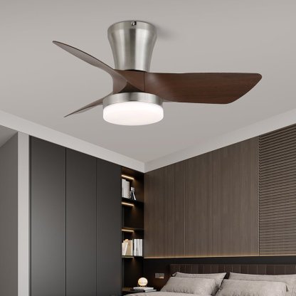 Ventilador de techo Luvora con acabado de cuerpo dorado