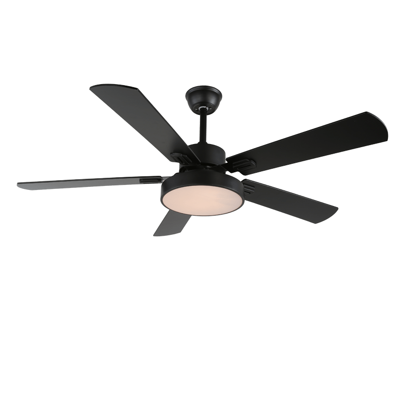 Mando a distancia para el ventilador de techo con luz Aerilux de madera moderno.