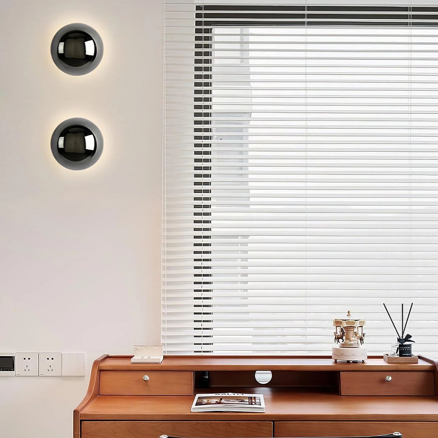 Orr Luz de Pared Moderna Inusual con Esfera de Metal para Dormitorio , Pasillo y Sala