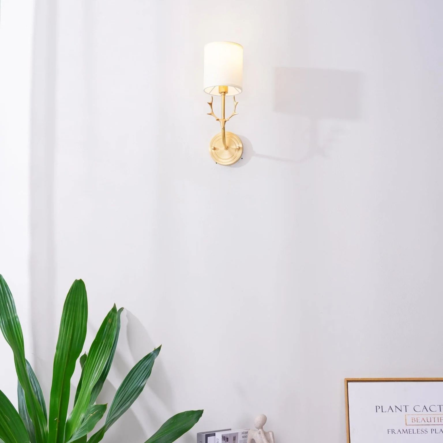 Alessio Luz de Pared con Cabeza de Ciervo en Bronce Vintage y Tejido para Dormitorio y Pasillo