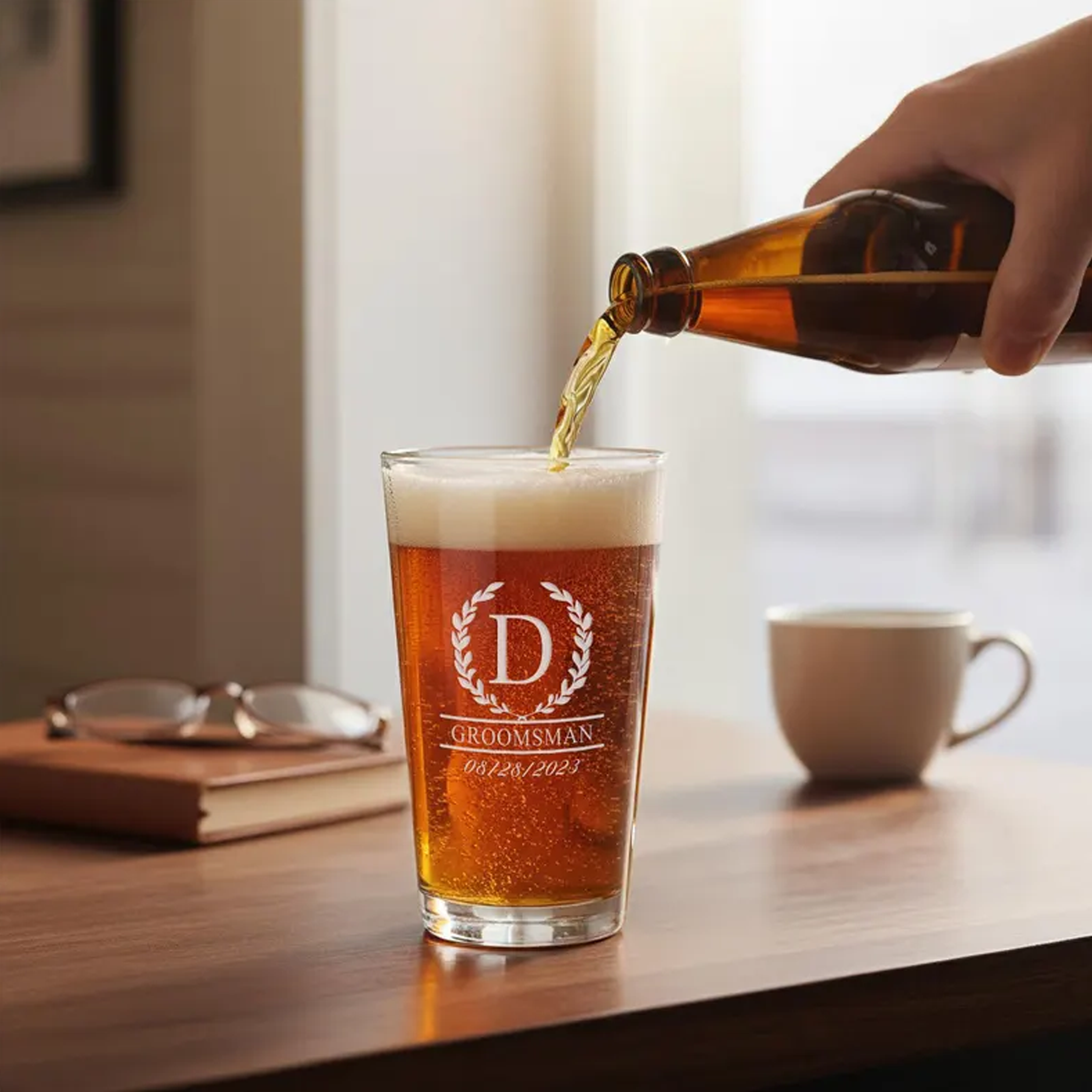 Personalized Groomsman Beer Pint Glass with Custom Logo Engraved Best Man Glass Wedding Party Gift for Groomsmen