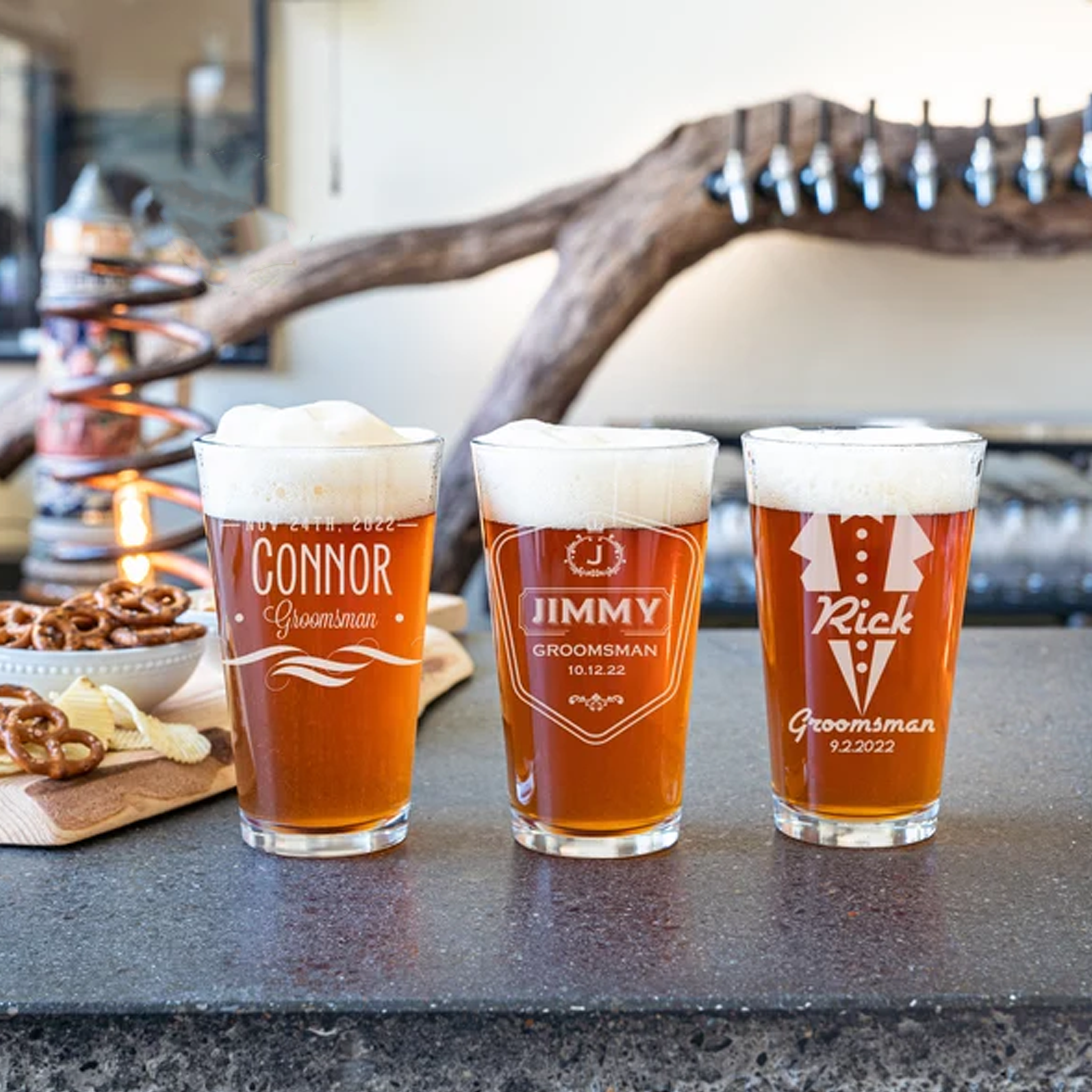 Personalized Groomsman Beer Pint Glass with Custom Logo Engraved Best Man Glass Wedding Party Gift for Groomsmen