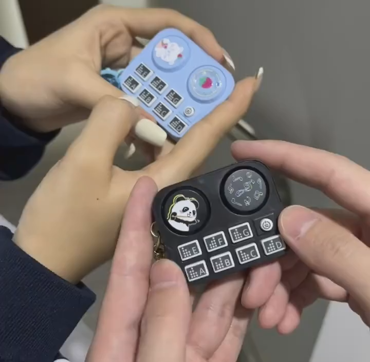 Mini Music Playable DJ Cartoon Creative Lighting Electronic Game Console Keychain Pendant Toy