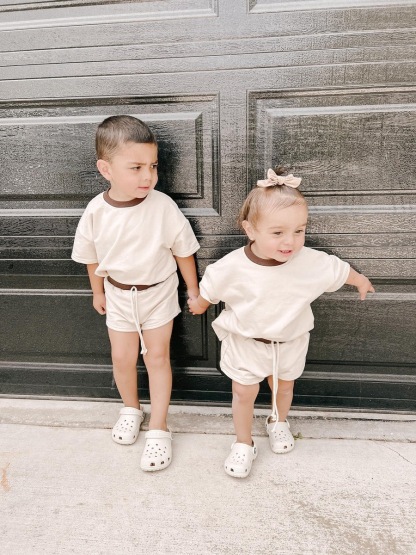 北欧INS爆款儿童纯色短袖套装亚马逊婴儿热销宽松纯棉短裤两件套