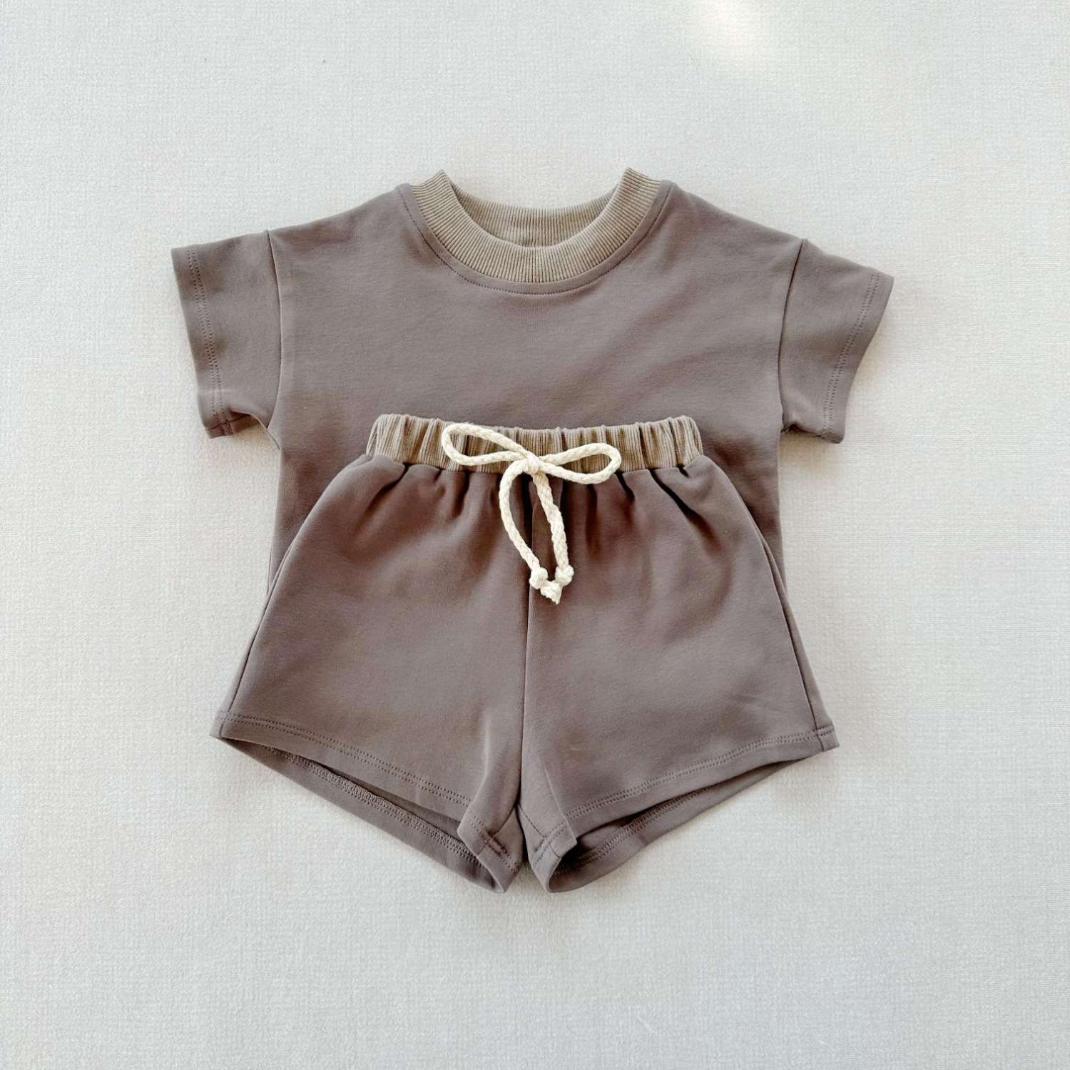 北欧INS爆款儿童纯色短袖套装亚马逊婴儿热销宽松纯棉短裤两件套